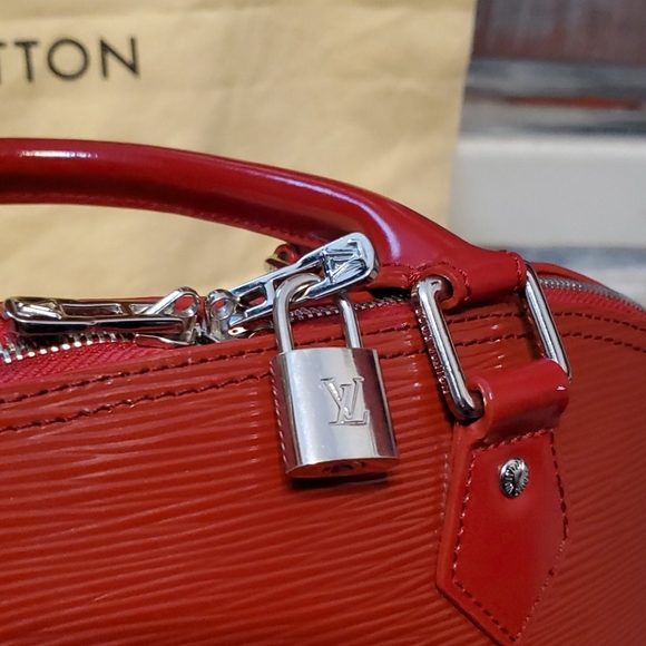 Louis Vuitton Epi Alma GM - Picture 5 of 16